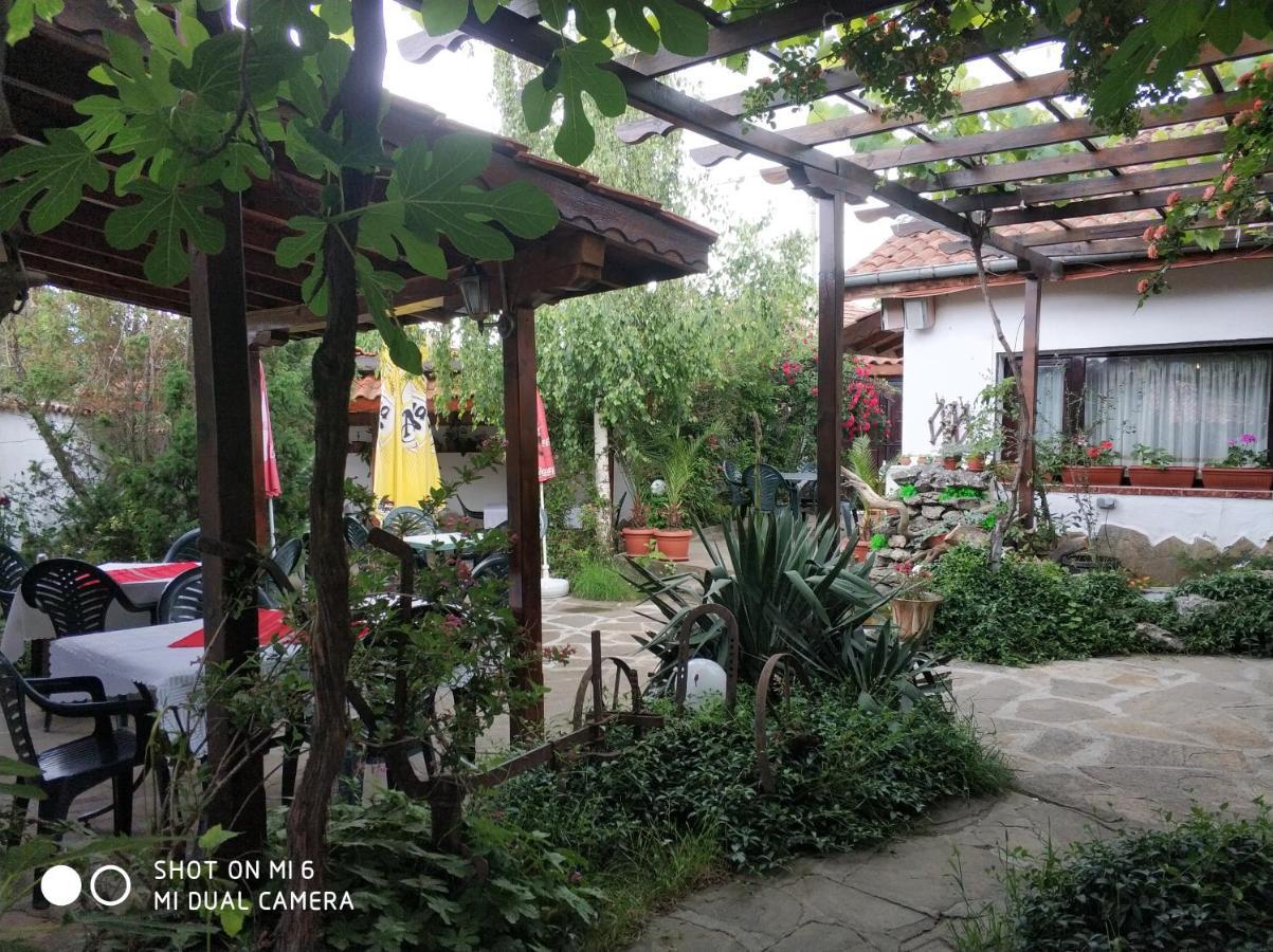 ホテル Papanovata House Enina エクステリア 写真