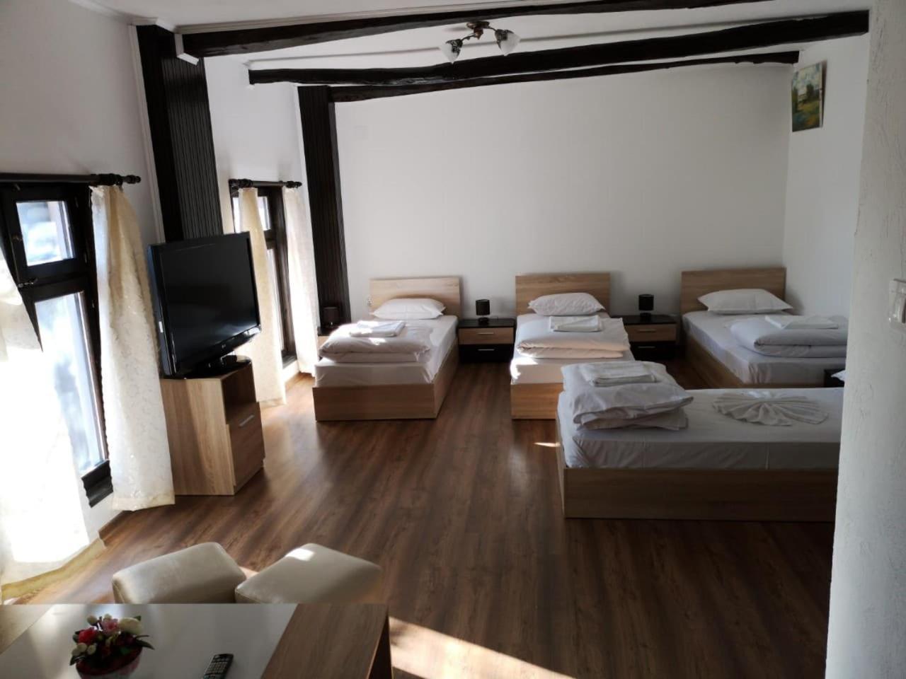 ホテル Papanovata House Enina エクステリア 写真