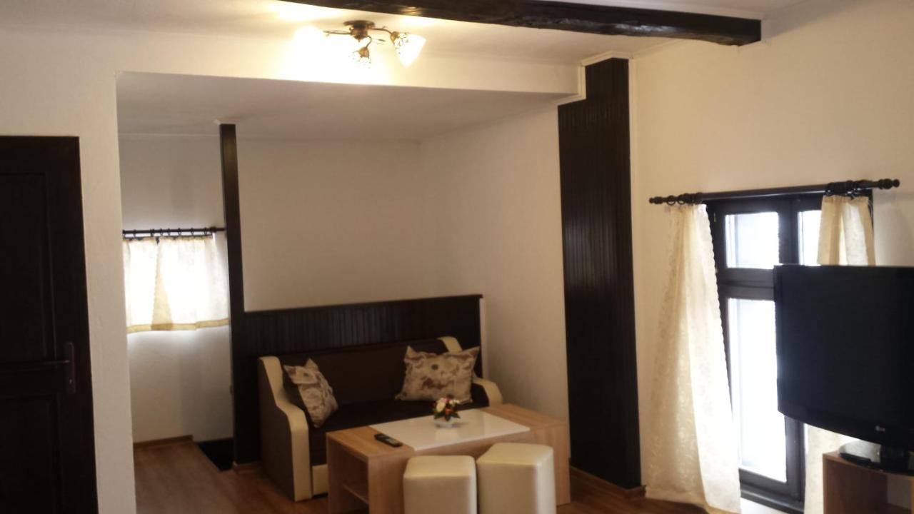 ホテル Papanovata House Enina エクステリア 写真